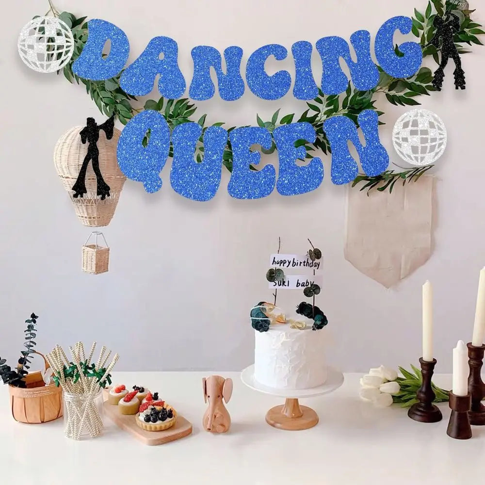 Girlanda i dekoracje disco rodem z filmu Mamma Mia