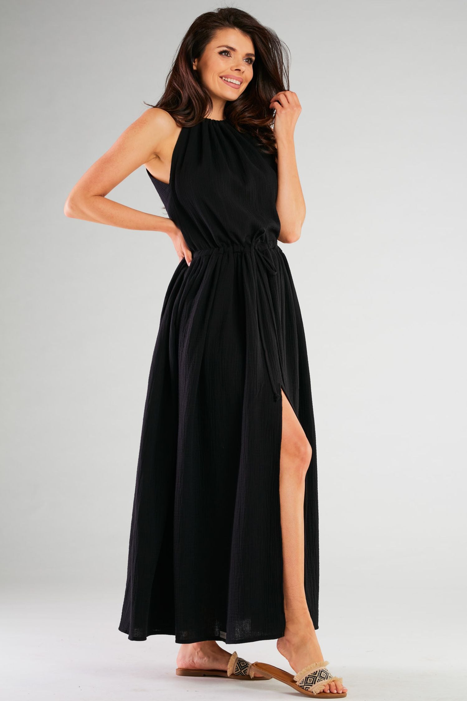 Wiosenna sukienka z rozcięciem na nodze