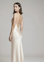 Asymetryczna plisowana sukienka w stylu Sleep-dress na ramiączkach - Sweet Victoria