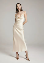 Asymetryczna plisowana sukienka w stylu Sleep-dress na ramiączkach - Sweet Victoria