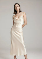 Asymetryczna plisowana sukienka w stylu Sleep-dress na ramiączkach - Sweet Victoria