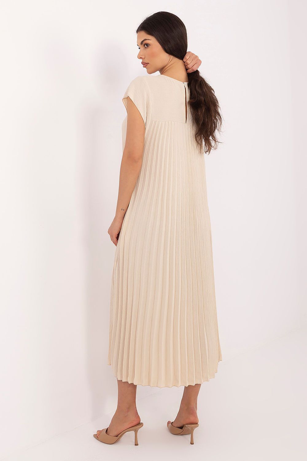  Sukienka Model IT-SK-19552.72 Beige - Rue Paris 