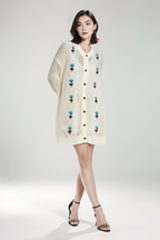 Luźny kardigan z haftowanymi kwiatkami