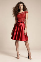 Koktajlowa sukienka z koronką na studniówkę 2026