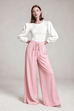 Modne luźne spodnie wiązane w pasie