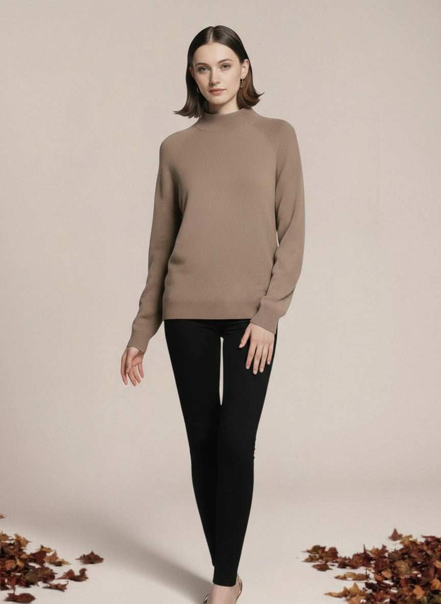 Krótki kaszmirowy sweter z półwysokim kołnierzem