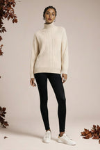 Luźny kaszmirowy sweter z wysokim kołnierzem